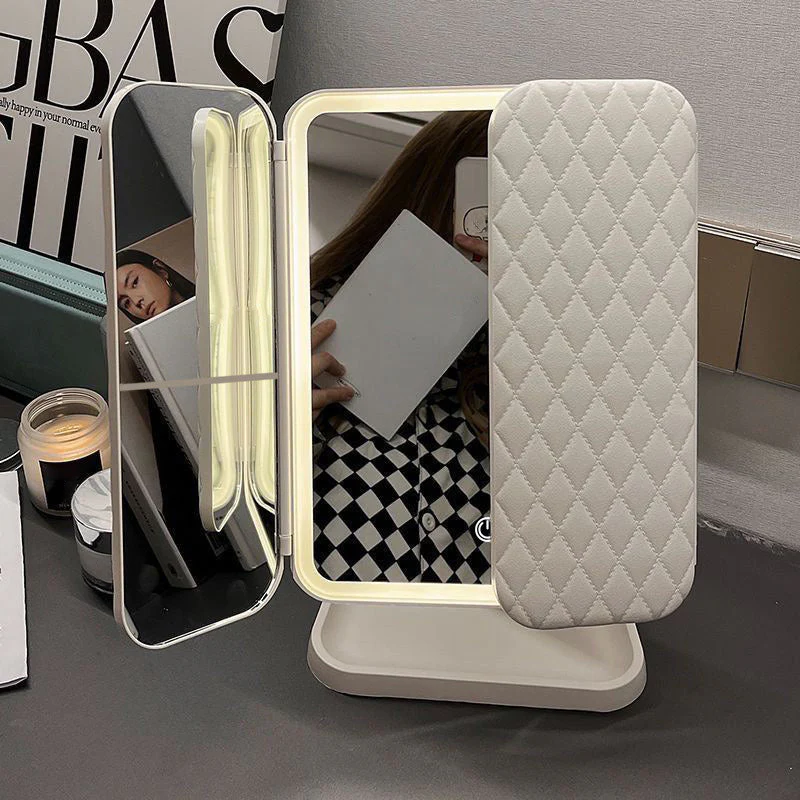 Newyuo™ Trifold LED Makeup Mirror